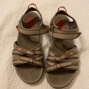 Teva Tirra - Gently used - Size 7